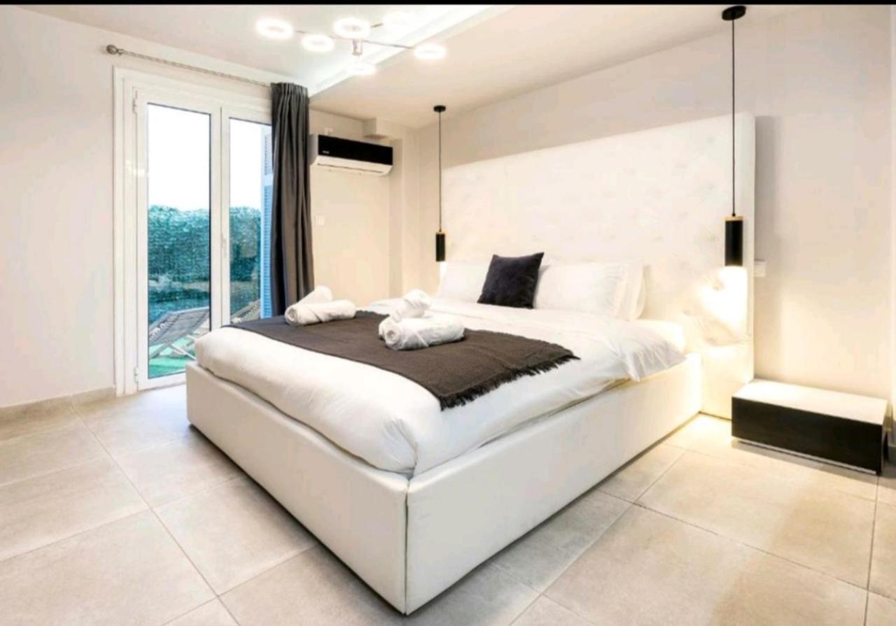 Romantic Jacuzzi Apartment เอเธนส์ ภายนอก รูปภาพ